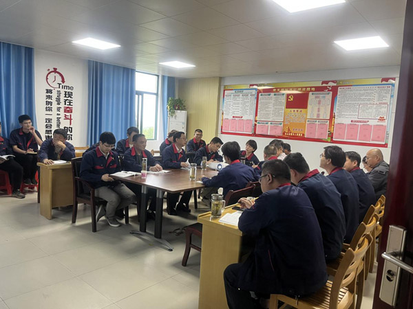 王伍升到建材研究室、建材公司調(diào)研