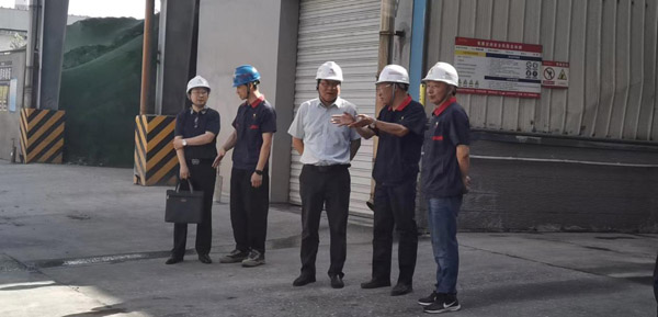 集團公司黨委委員、股份公司黨委書記、總經(jīng)理蔣培進到建材公司調(diào)研